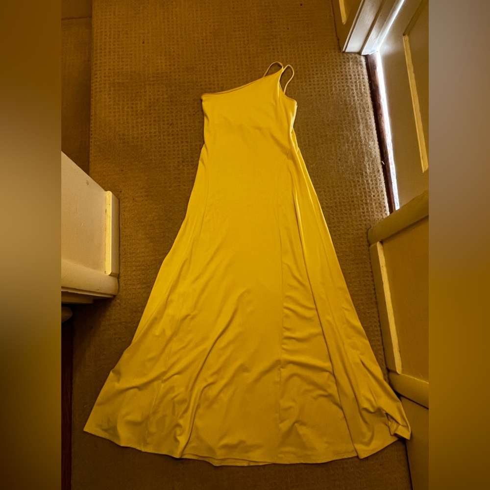 Susana Monaco One Shoulder Dress in Lemon Zest
Size Medium